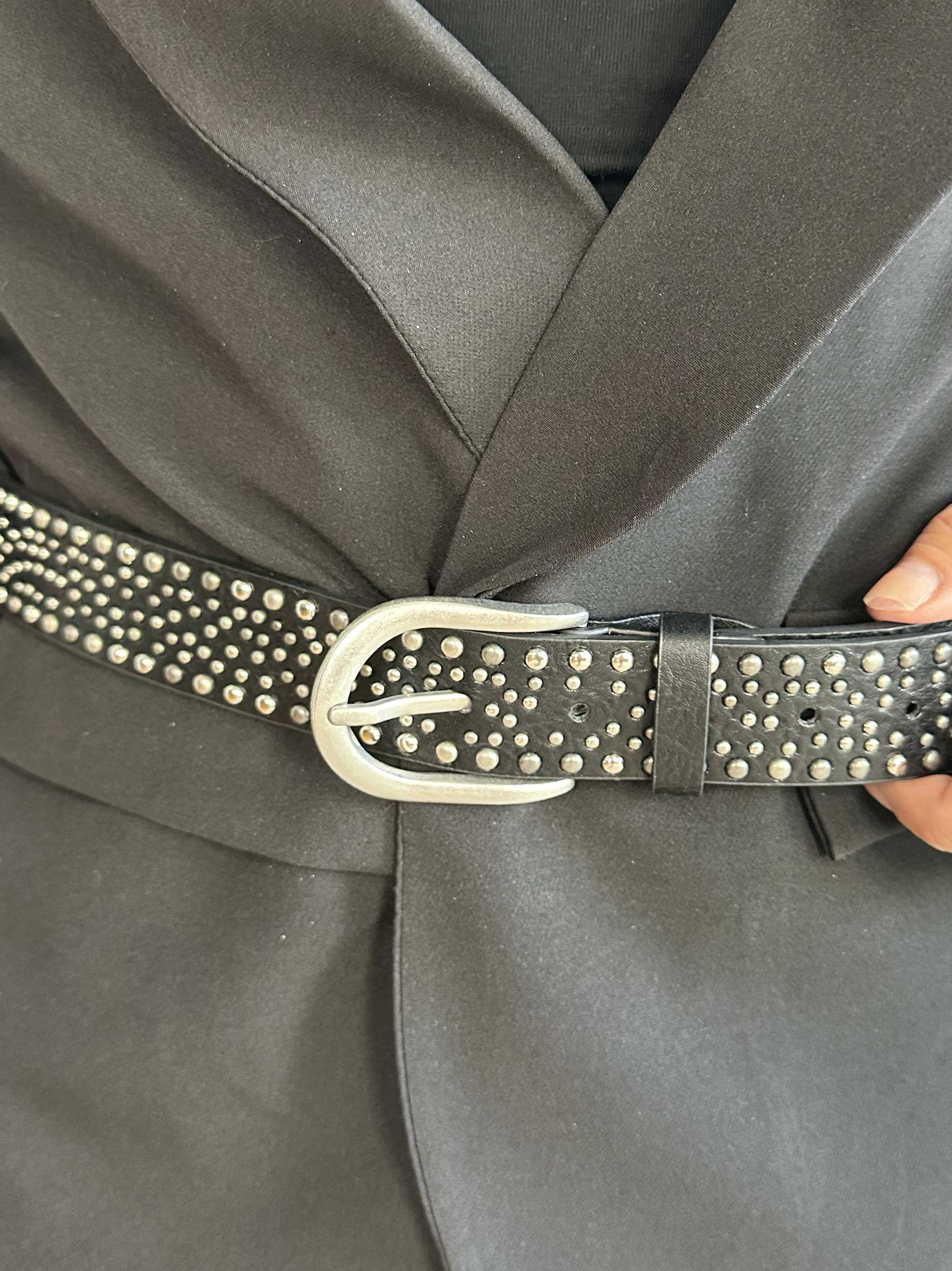 Medea - Bælte pyntet med nitter